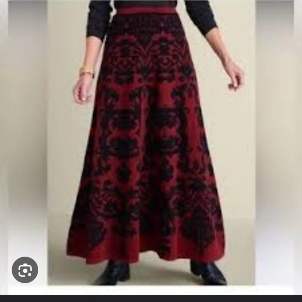 NWT.Soft Surroundings Red and Black Sweter  Midi Skirt. - Picture 2 of 7